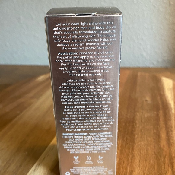 PรR COSMETICS
Iconic Glow Illuminating Face & Body Dry Oil - Picture 2 of 2